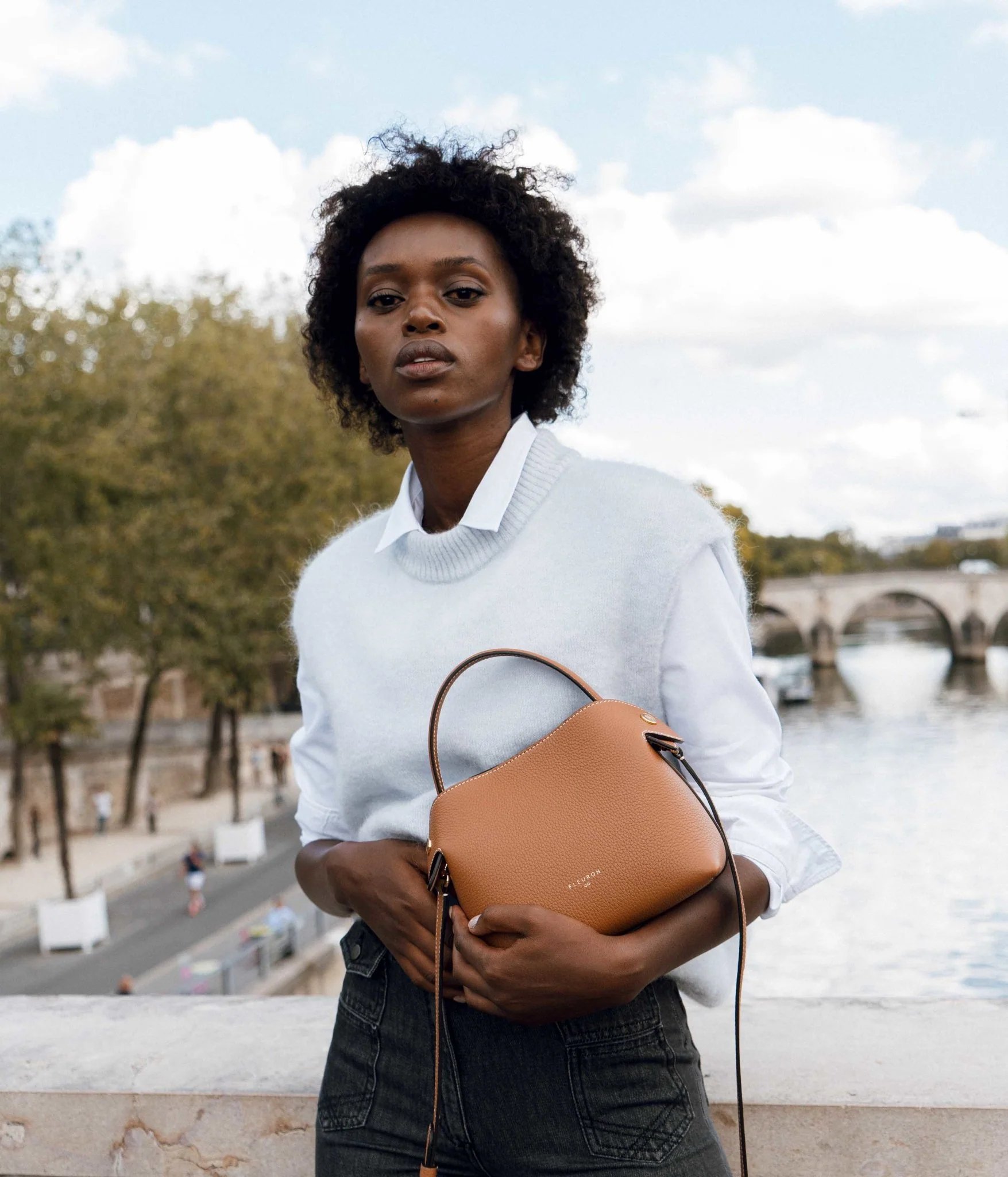 Mini Swann | Caramel - Image 4